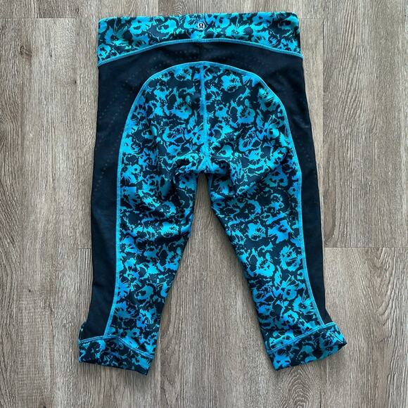 Lululemon Stop At Nothing Crop 18" Leggings Blue/Black Print Size 6 Mid Rise - Picture 8 of 8